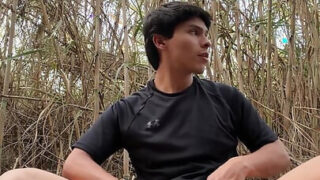 Riprese pubbliche hot di ragazzi del college che accarezzano cazzi enormi e li prendono nel culo