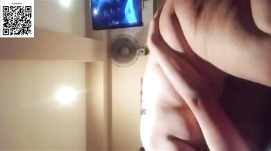 Mañanero - Hermanastra monta polla en su coño apretado y jugoso