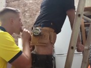 Tradie lad drops to his knees 🍆💦