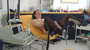 Pregnant analslut on the gynchair