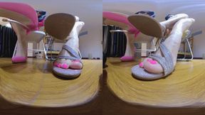 3DVR180 MARTINA HEIYU's high-heeled sandals humiliate dwarfs