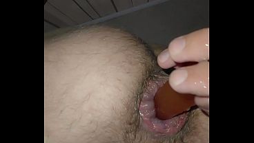 I masturbate a big dick and anal with natural lubrication.