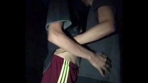 Eu e meu namorado estamos voltando pra casa e decidimos fuder na linha do trem