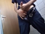 Vecino gay me espia por su ventana mientras me masturbo