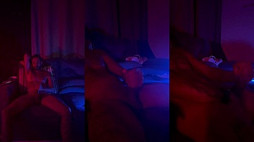Bateu aquele tesão, pessoal do app estavam de muito mimimi, acabei eu mesmo dando um jeito e bati uma foi tão bom que eu gozei gostoso .