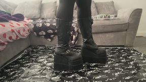 7ft Giantess Can Crush