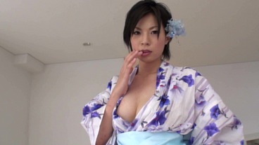Fucking a sexy japanese milf with kimono to fill her pussy of creampie
