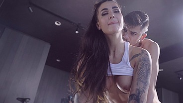 HOT SEX with a BIG COCK fucking and sucking IN THE GYM and final CREAMPIE - Tommy Cabrio & Susy Gala