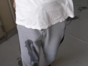 【4K】スウェットパンツで散歩しながらお漏らし放尿 Pee in sweatpants while taking a walk