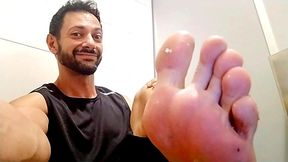 "Public Restroom Feet Tease – Mall Stall POV" (2:29 min)