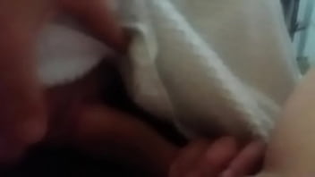 Macho chupando meu grelinho durinho - parte 1