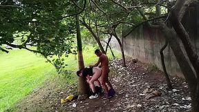 TRABALHADORES SAO FLAGRADOS NA HORA DO ALMO&Ccedil_O FAZENDO SEXO NO MEIO DA PRA&Ccedil_A