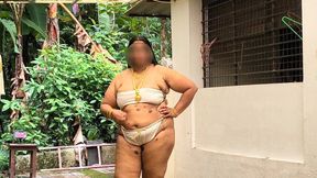 Mallu Big Ass Sexy MILF in Traditional Loincloth and Bodice, Unveiling in Sexy Body Outdoor