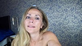 dilatation intense avec deux bouteilles et le plus gros gode de ma collection ...