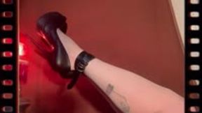 Bound Up Beauty dildo squirt