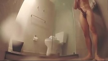 incroyable blonde chaude avec de gros seins en lingerie bleue bais&eacute_e dur &agrave_ la maison