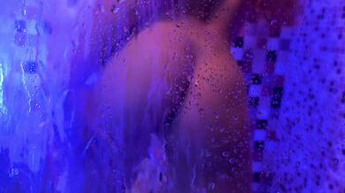 Pink haired teen floods shower with thick squirt