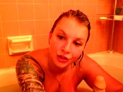 Bubble butt amateur goes solo with a toy in the powder room