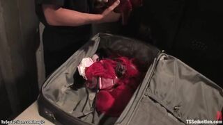 Airport security guy fucked by tranny