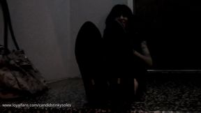 GORGEOUS HIPPY SIZE 11 DEADLY STINKY FEET OWN YOU