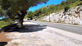 marta baise dans la voiture puis chez elle