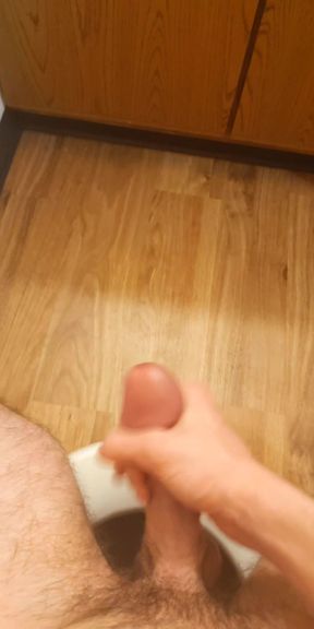 Amateur couple enjoys homemade cum-filled cock worship