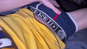 A young guy with a beautiful body gently jerks off a big dick and cums on the abs