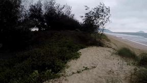 casal foge da rotina e fode na rua na beira da praia - sumaya ganesha - joy cardozo