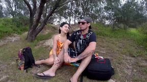 casal foge da rotina e fode na rua na beira da praia - sumaya ganesha - joy cardozo