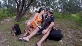 casal foge da rotina e fode na rua na beira da praia - sumaya ganesha - joy cardozo