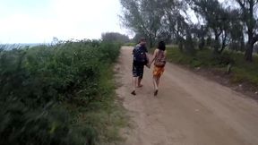casal foge da rotina e fode na rua na beira da praia - sumaya ganesha - joy cardozo