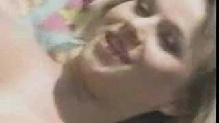 Un couple amateur pratique une pénétration anale intense qui provoque un orgasme explosif chez elle.