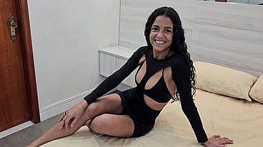 A novinha Talitinha deixou botar no cu a vontade na sua primeira vez no canal