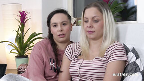 Ersties - Julia P bringt Ayana mit einem Massagestab zum Höhepunkt