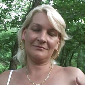 Foxy mature loves to get pounded in nature