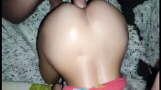 Pelacur yang bercinta anal dengan penis besar