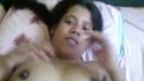 Amateur married Indian lady works on my hubby's fat cock on cam