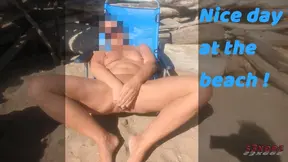 Exhibitionist babe dildos herself on Cap d'Agde beach