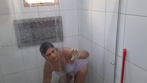 Bathroom Slut: My Sweaty Wife Shows off and Flashes Her Big Pussy While Cleaning!