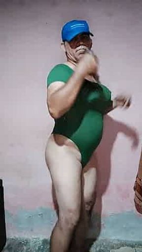 Trocando de roupa sexy