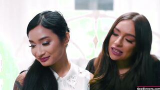 SexSinners.com - Lesbians licking twat during open house