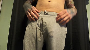 The grey sweatpants treat me right.