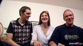 Schlanke deutsche Ehefrau mit ersten FFM Dreier mit Jungspund von Nebenan &uuml_berrascht