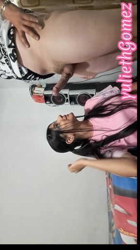 WITH MY STEPBROTHER I GIVE HIM A GREAT DELICIOUS BLOWJOB UNTIL HE MAKES HIM COME