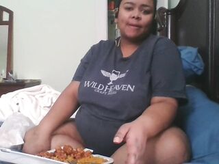 BBW mukbang and rambling (sorry if the sound isn't syncing)