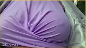 Amateur OLDER WOMAN exposes her braless perfect boobs outdoors