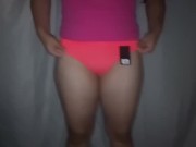 mi esposo se masturba y acaba en mi culo mirando como me pruebo mi ropa interior nueva