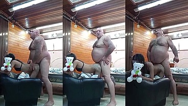 NOVINHA FAZ SEXO COM VELHO