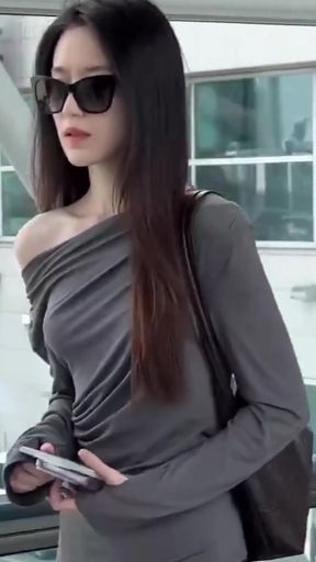 Taiwanese k-pop babe shows off her tits