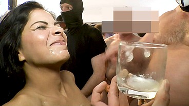 FATIMA (22) GANGBANG OHNE KOPFTUCH FICKT MICH ALLE OHNE KONDOM